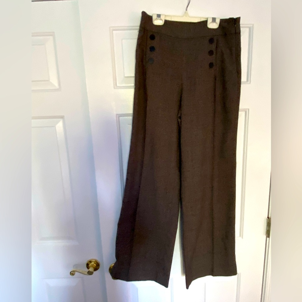 Brown plaid trousers. Side zipper. Size 6
